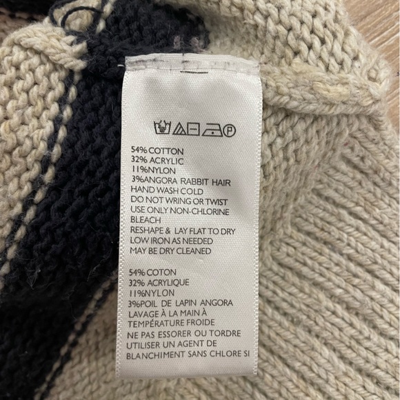 BDG “rabbit hair” sweater size small - Picture 3 of 4